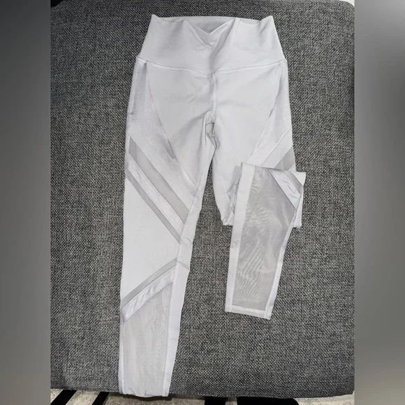 ALO Yoga Light Gray Leggings - Picture 2 of 5